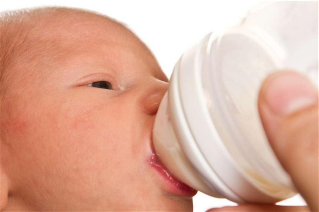Lactalis ritira latte per neonati in 83 Paesi dopo casi di salmonella