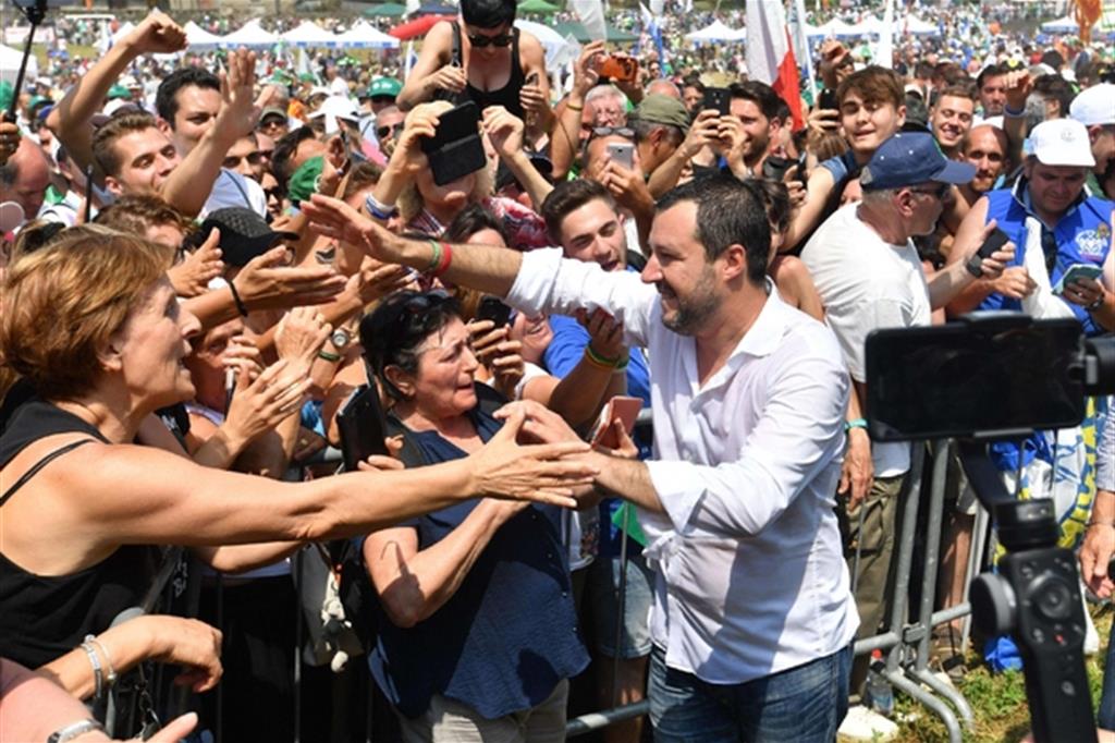 Salvini avvisa i Cinque Stelle: «Sulla chiusura dei porti decido io» 