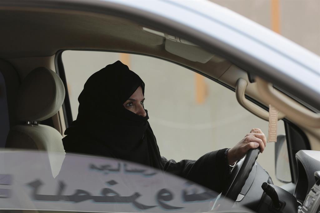 Una donna al volante in Arabia Saudita (Ansa)