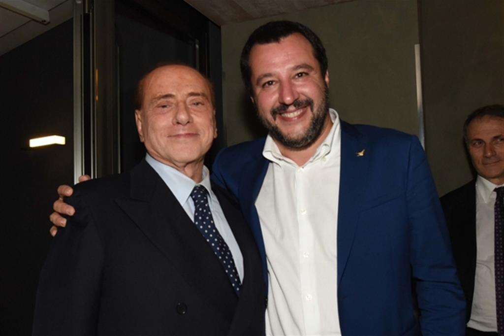Berlusconi esclude grande coalizione, Salvini lo smentisce su Ue