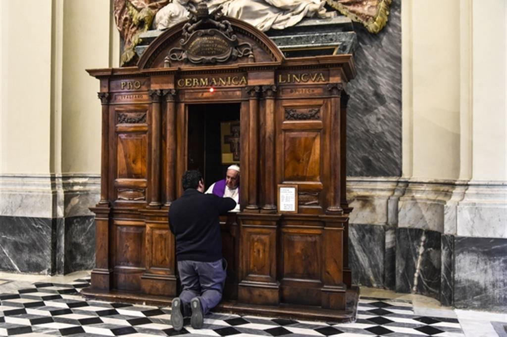 Il Papa in confessionale