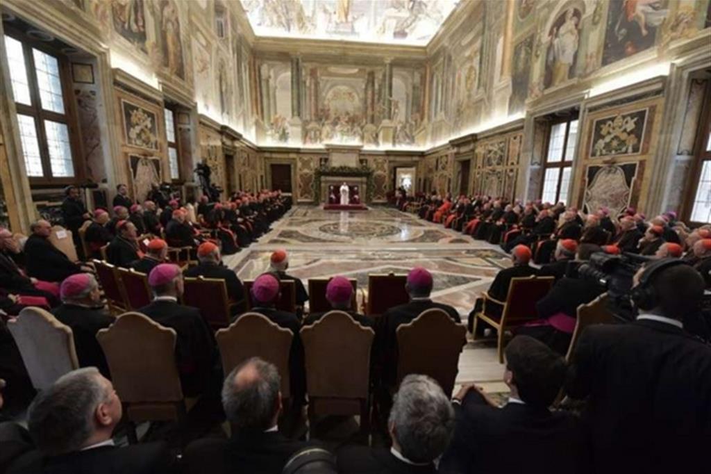 Papa Francesco: anche nella Chiesa abusi e corruzione