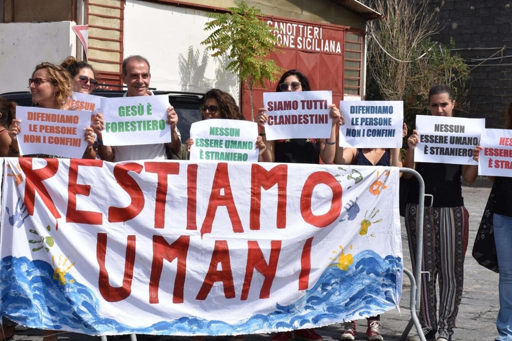 Manifestazione a Catania (Ansa)