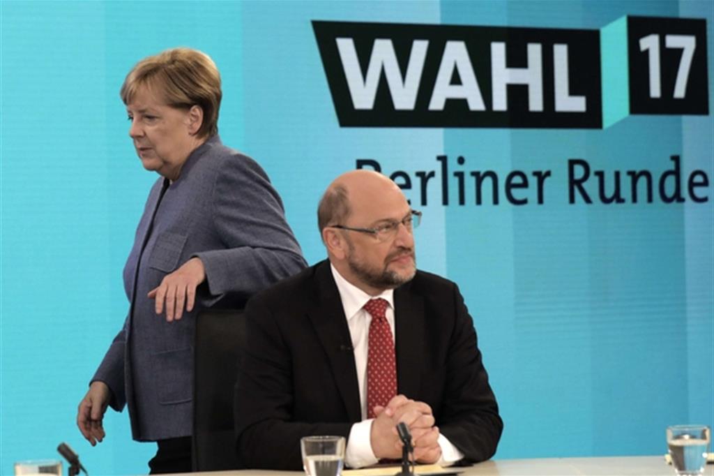 La cancelliera Angela Merkel e il leader della Spd Martin Schulz (Ansa)