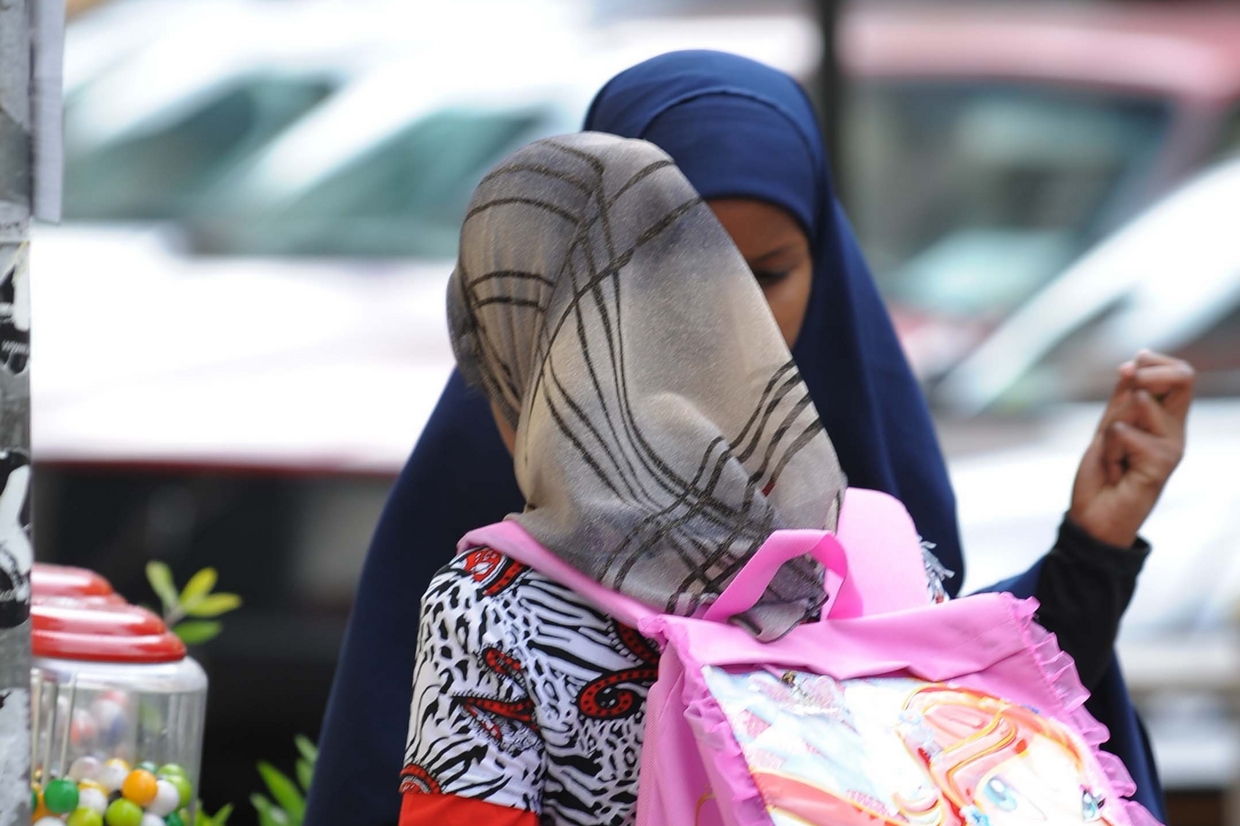 Musulmani Bambine Adulto Hijab Velo Islamico Sciarpa Tinta Unita Bambini One Piece 