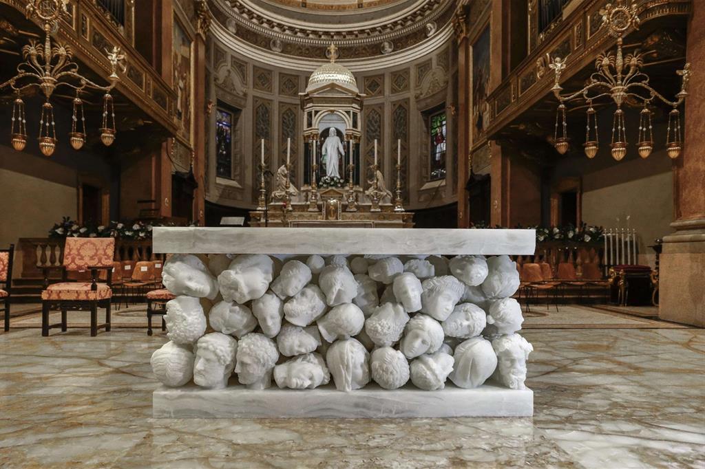 L'altare di Claudio Parmiggiani per la basilica di Santa Maria Assunta di Gallarate (Giorgio Giovara)