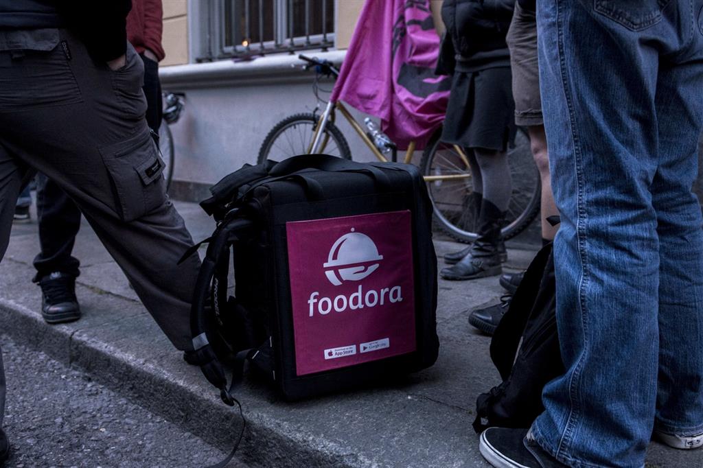 Un momento di una delle prime manifestazioni dei rider di Foodora a Torino, nell'ottobre del 2016