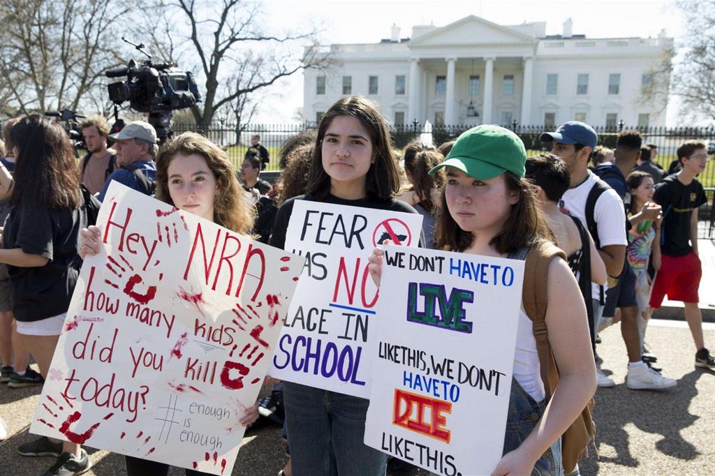 La manifestazione di ieri degli studenti davanti alla Casa Bianca (Ansa)