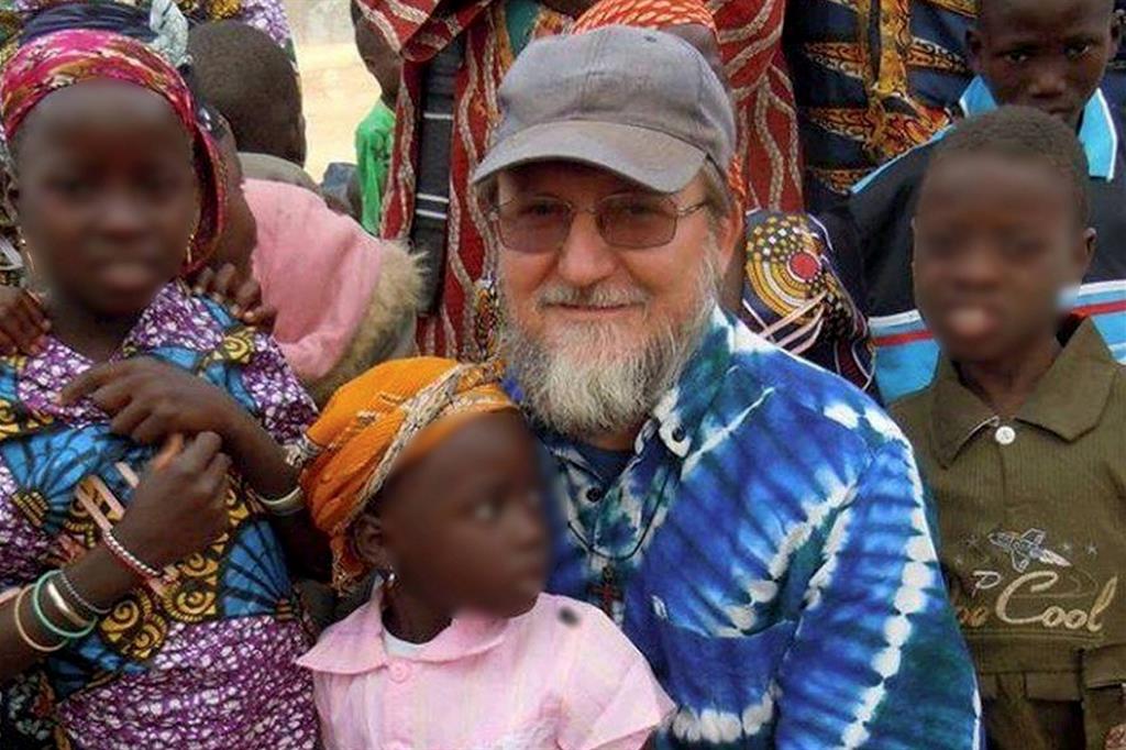 Padre Pier Luigi Maccalli, missionario rapito nella zona di Niamey nel Niger (Fotogramma)