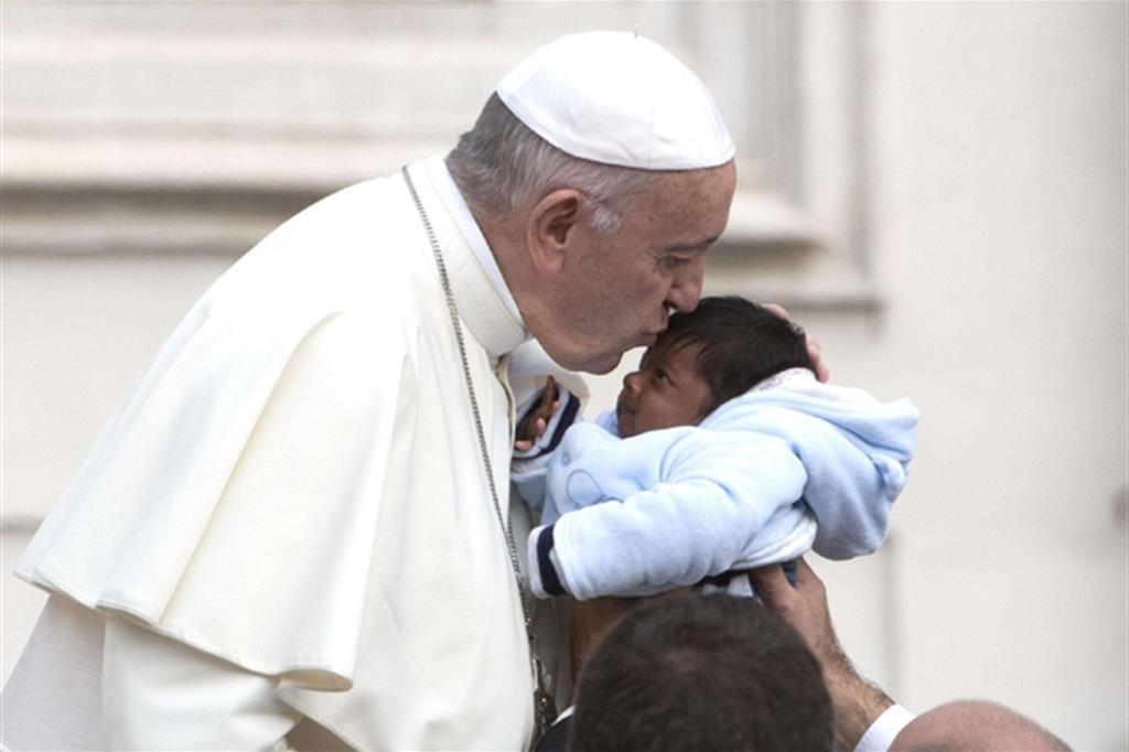 Papa Francesco: per annientare un uomo basta ignorarlo, l'indifferenza uccide