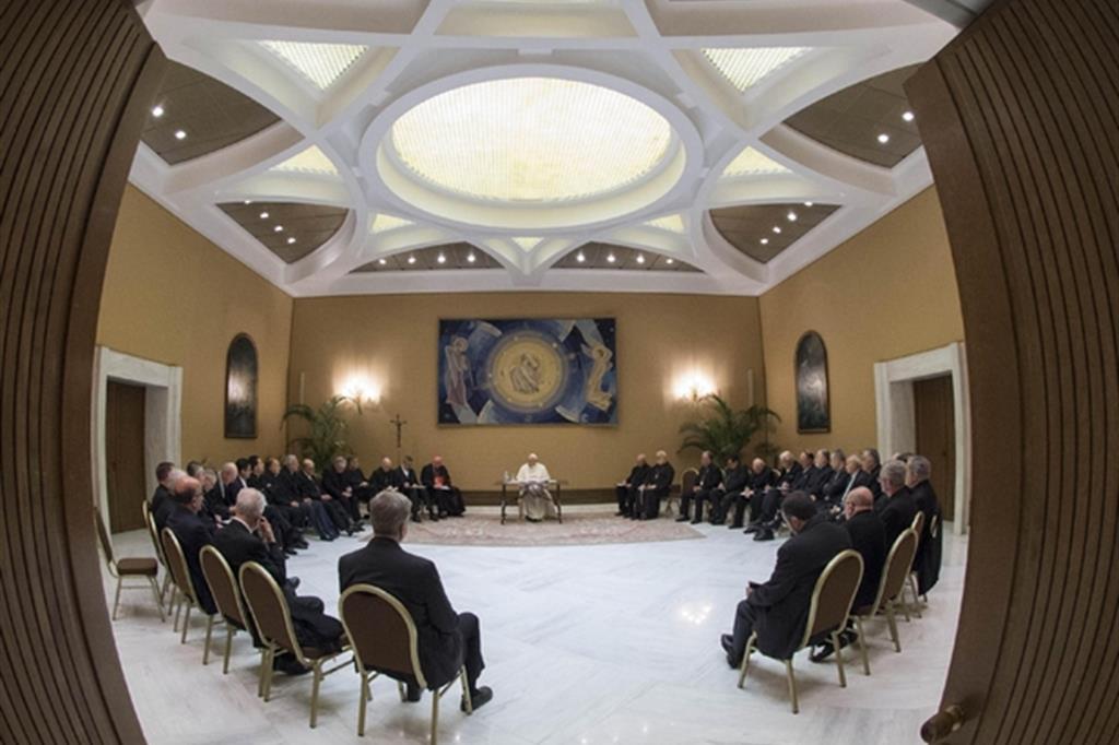 I vescovi cileni in udienza dal Papa nel maggio scorso (Ansa)