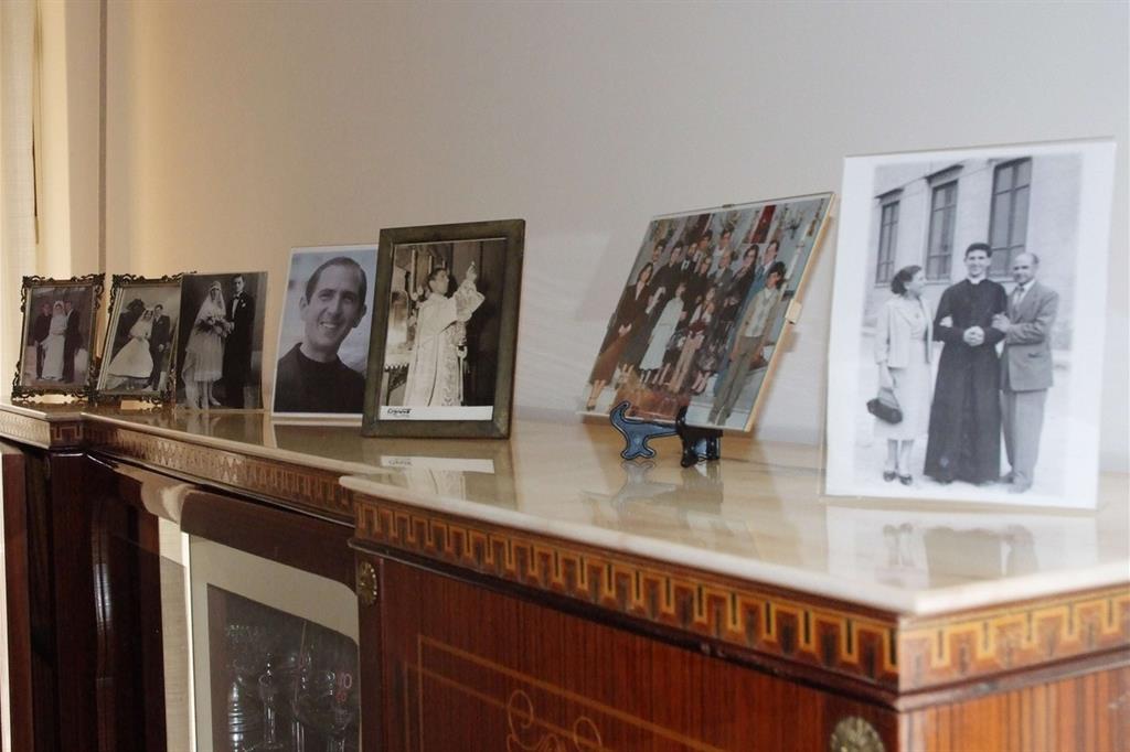 Le foto di padre Pino Puglisi nella casa-museo a Brancaccio che sarà visitata dal Papa