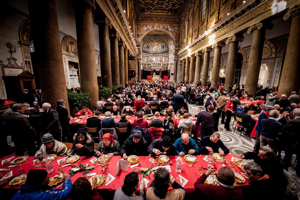Il pranzo di Natale a Santa Maria in Trastevere, a Roma