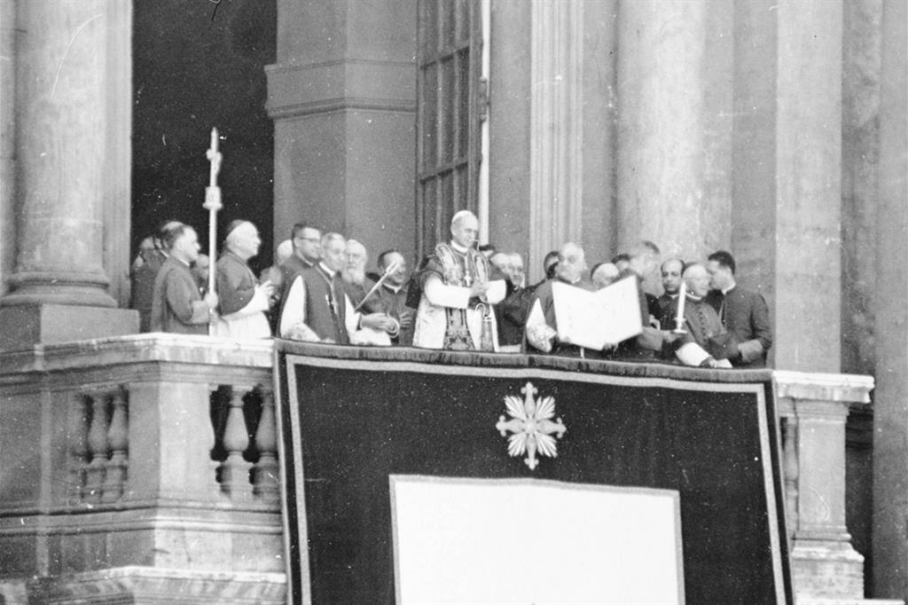 Prima benedizione di Paolo VI (Ansa)