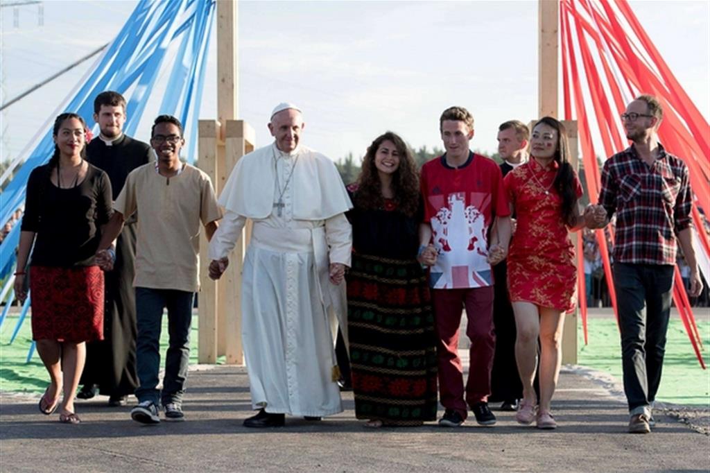 Il Papa ai giovani: siate coraggiosi, mi fido di voi