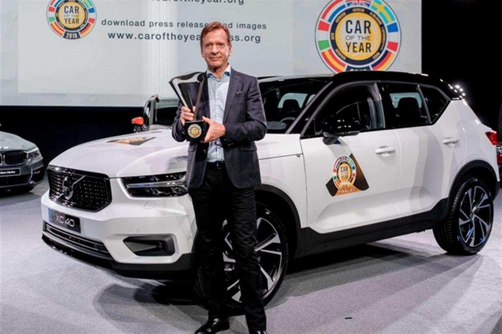 Håkan Samuelsson, presidente e Ceo di Volvo Car Group con la XC40 che ha vinto il titolo di Auto dell'Anno