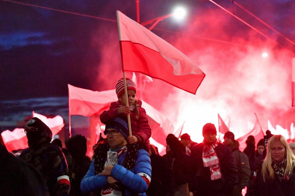 La grande manifestazione nazionalista dell’11 novembre scorso a Varsavia (Ansa)