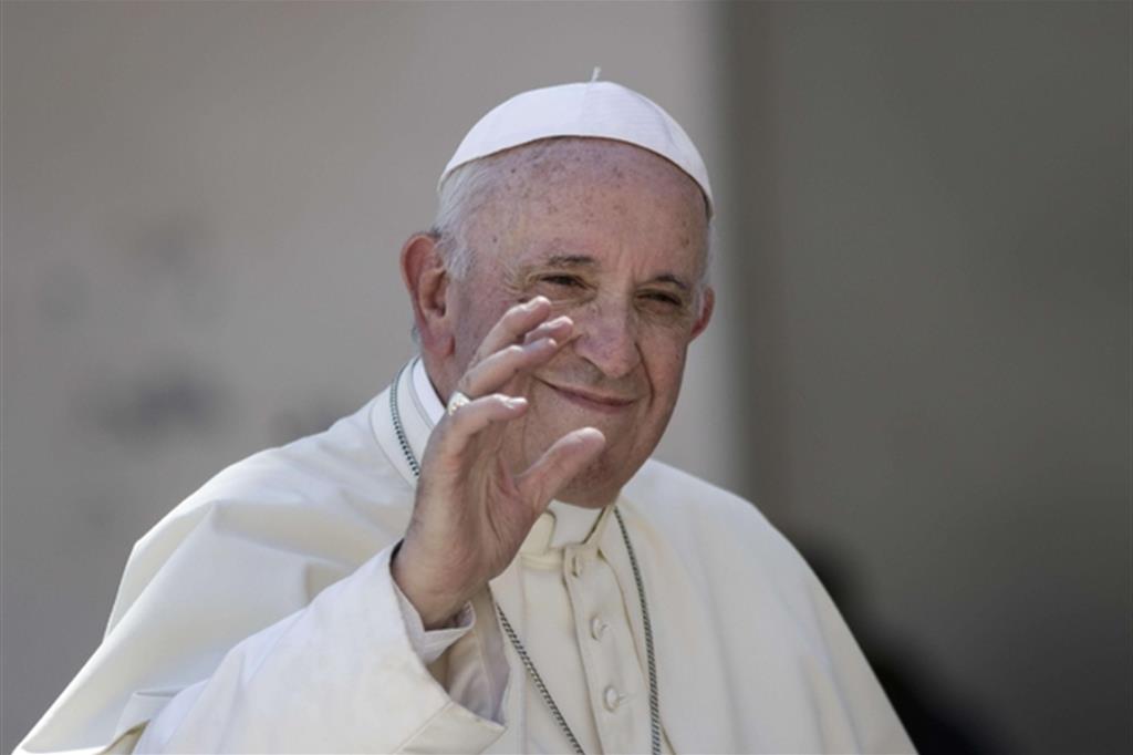 Il Papa: «Il lavoro conferisce la dignità all'uomo non il denaro»