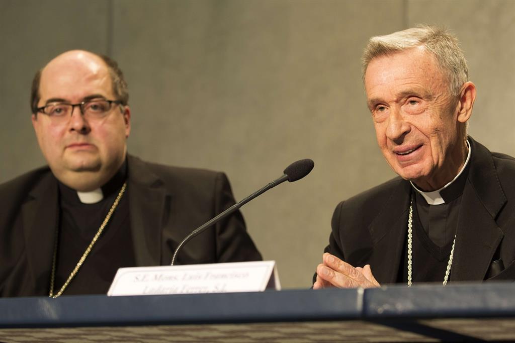 Il segretario Giacomo Morandi (a sinistra) e il prefetto Luis Francisco Ladaria Ferrer della Congregazione per la dottrina della fede (Siciliani)