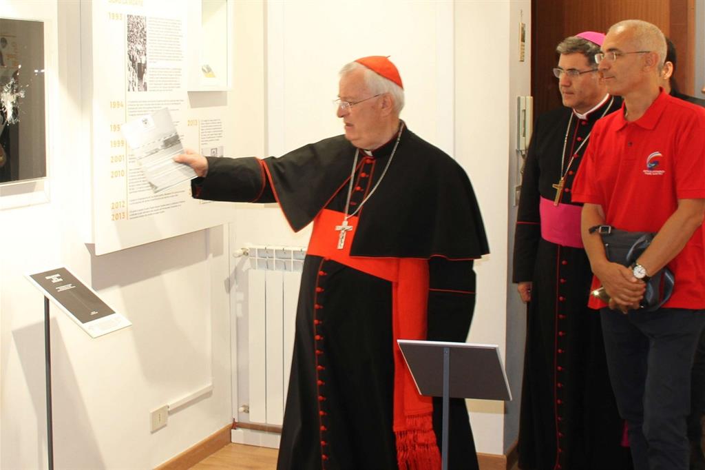 Il cardinale Gualtiero Bassetti in visita alla casa-museo di padre Puglisi nel settembre 2017