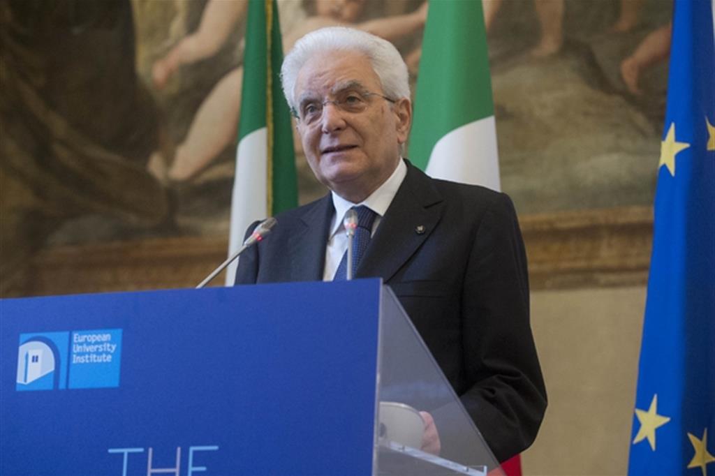 Mattarella ricorda Einaudi: capo dello Stato è tutore della Costituzione