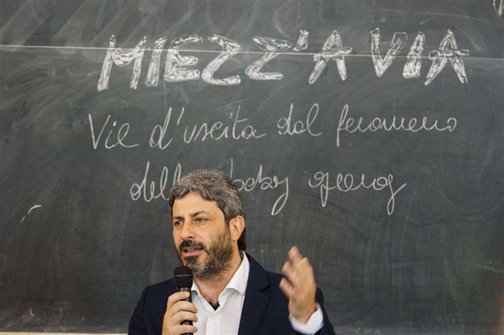 Il presidente della Camera Roberto Fico a Napoli in un momento del convegno ''Miezz a via" sul fenomeno delle baby gang