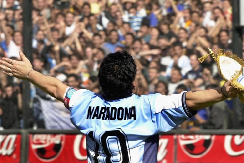 Diego Armando Maradona con la mitica maglia n. 10