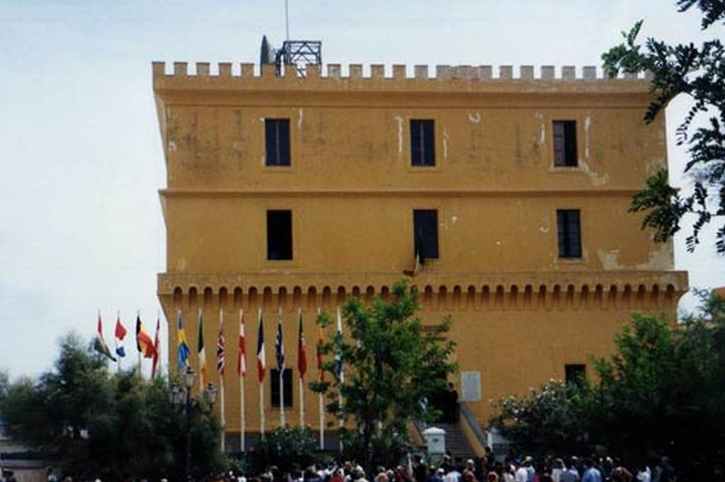 Il castello di Ventotene (da Wikipedia commons)
