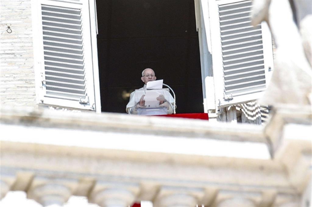 Il Papa: la sfida è amare senza gelosie e senza chiusure