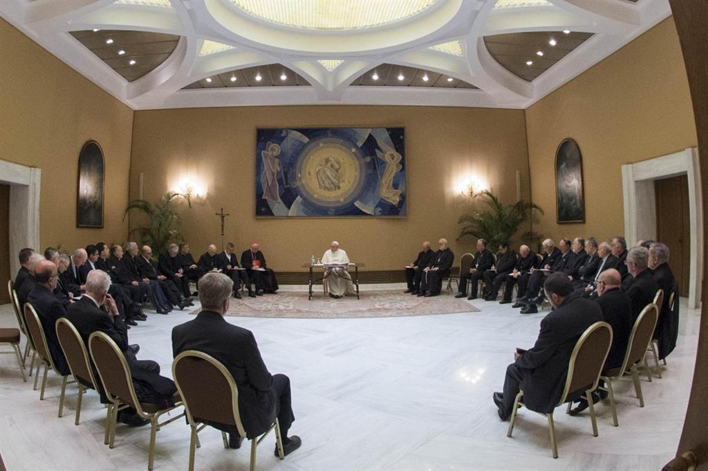 I vescovi cileni in udienza dal Papa il 15 maggio 2018 (Vatican Media / Ansa)