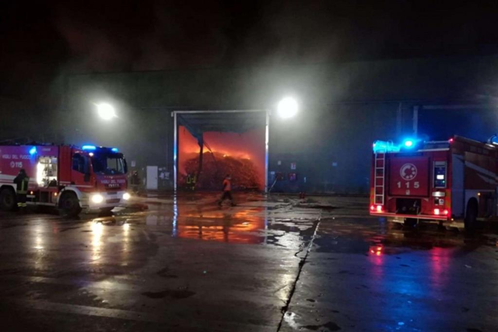 Incendio in un impianto di rifiuti a Santa Maria Capua Vetere