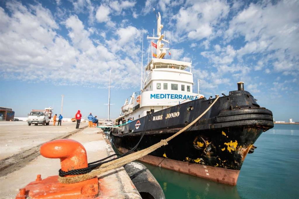 La nave di Operazione Mediterranea ferma al porto di Zarzis, in Tunisia (Mich Seixas / Operazione Mediterranea)