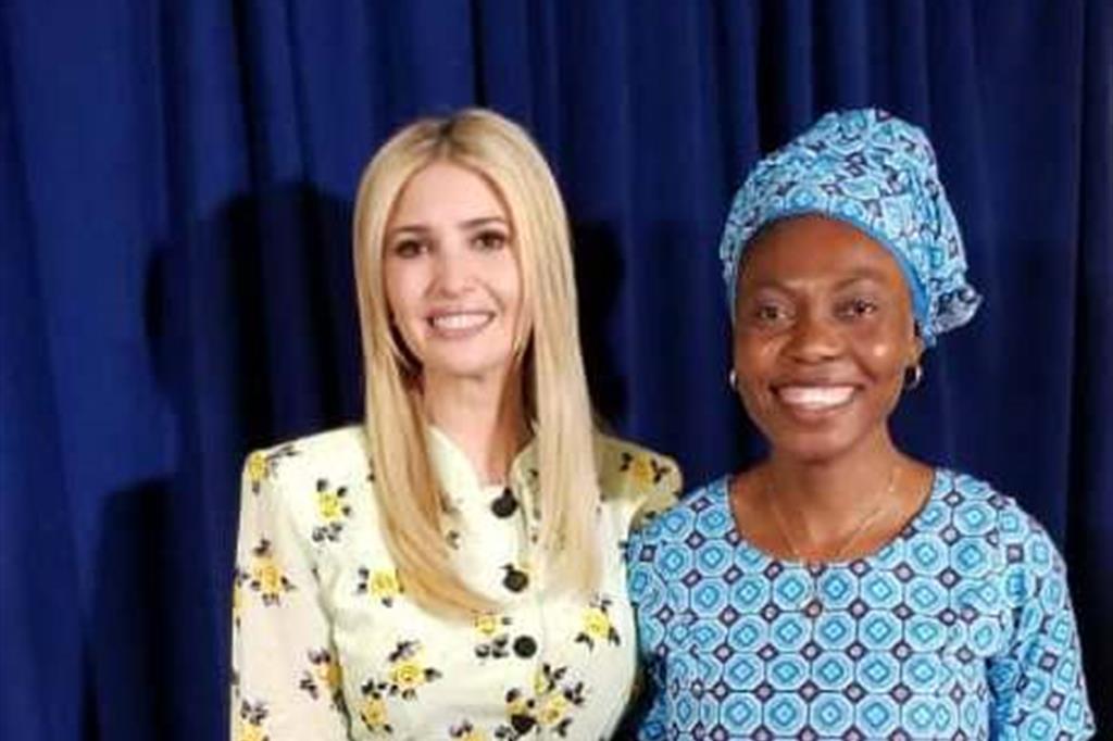 Blessing Okeodion con Ivanka Trump alla cerimonia di consegna del premio contro la tratta