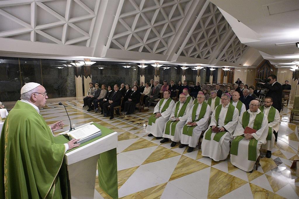 Papa Francesco celebra messa a Santa Marta (@Vatican Media)