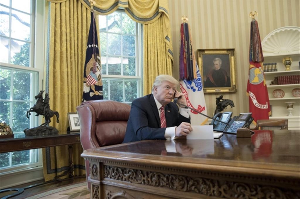 Donald Trump nello Studio Ovale alla Casa Bianca