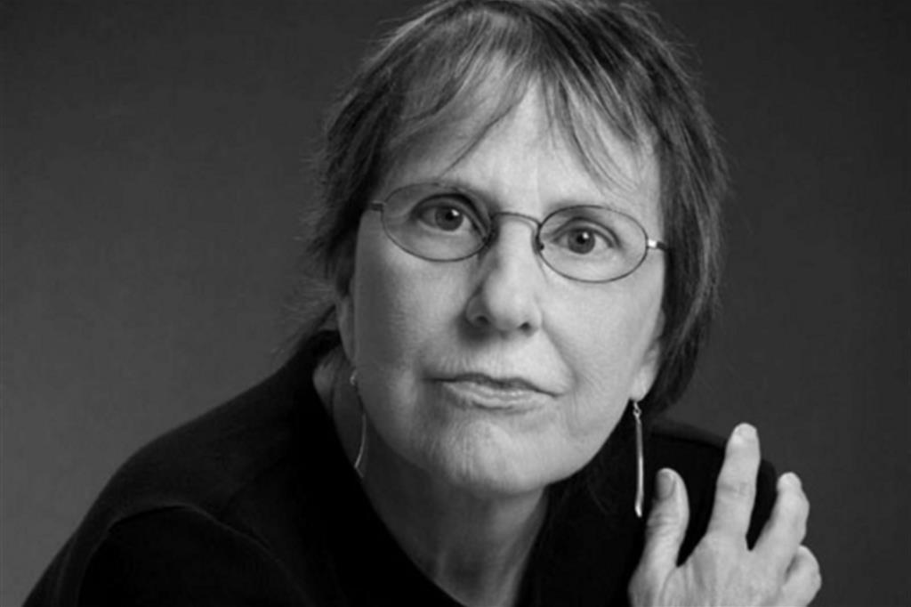 Rae Armantrout (nata nel 1947) è una poetessa del gruppo dei “Language poets” (Rosanne Olson)