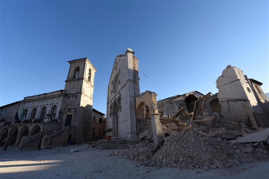 Il cuore di Norcia, la basilica di San Benedetto, colpito dal sisma