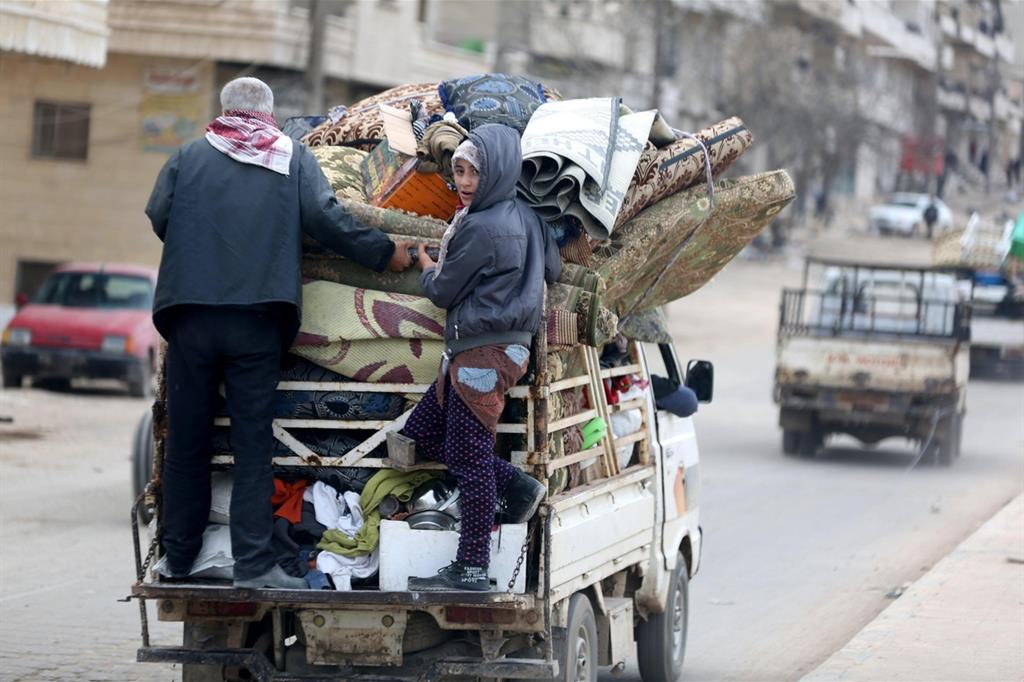 Profughi curdi in fuga da Afrin conquistata dai turchi (Ansa)