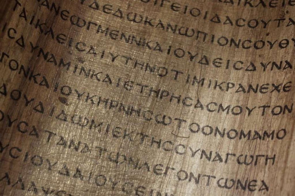 Un papiro con un passo della Bibbia in lingua greca (Creative Commons)