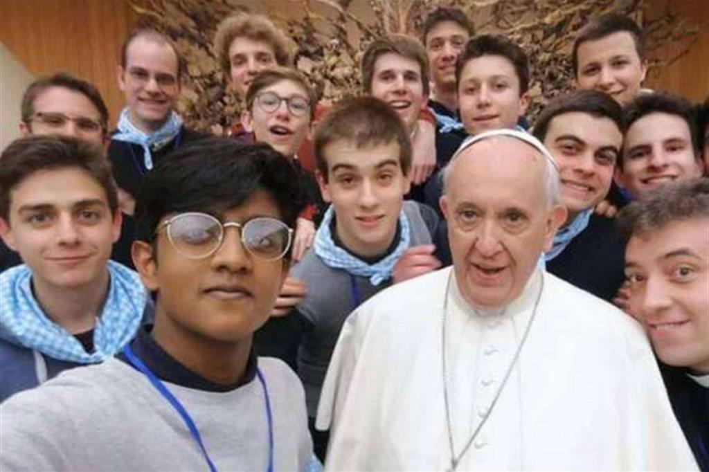 I giovani con papa Francesco alla Riunione presinodale di marzo 2018