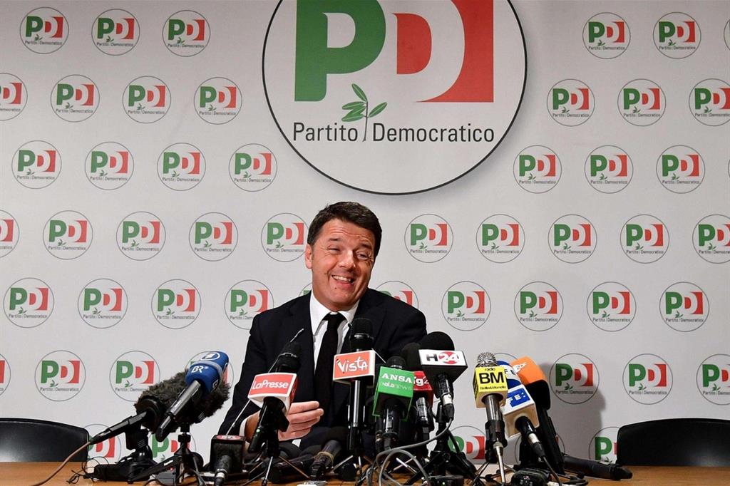 Renzi alla conferenza stampa in cui ha annunciato le sue dimissioni da segretario Pd (Ansa)