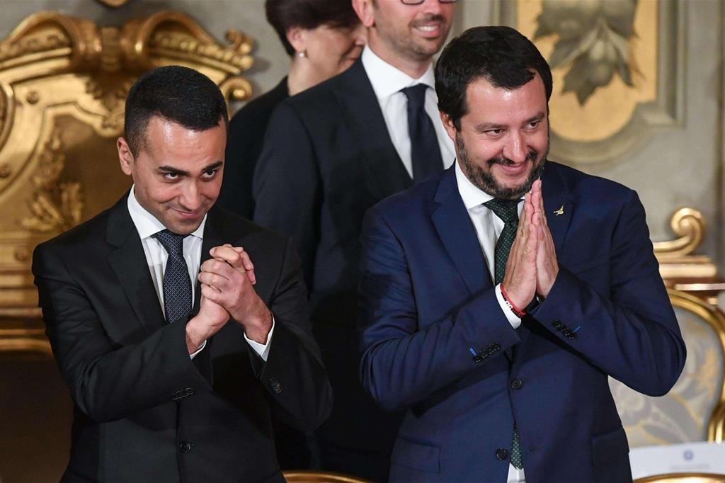 Felicità. Di Maio e Salvini applaudono davanti al giuramento (Ansa) - 