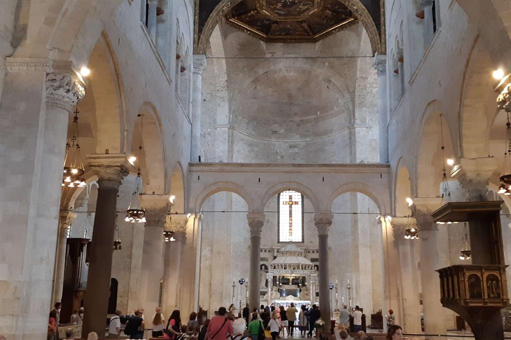 L'interno della Basilica di San Nicola (foto Muolo)