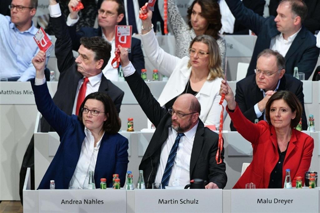 Martin Schultz mentre vota la mozione per fare il governo di larghe intese