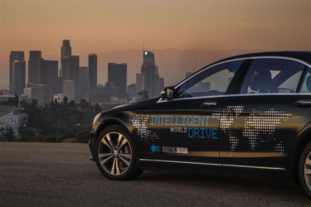 La Classe S “Intelligente Drive” che ha percorso 9,5 milioni di km per immagazzinare dati utili alla guida autonoma