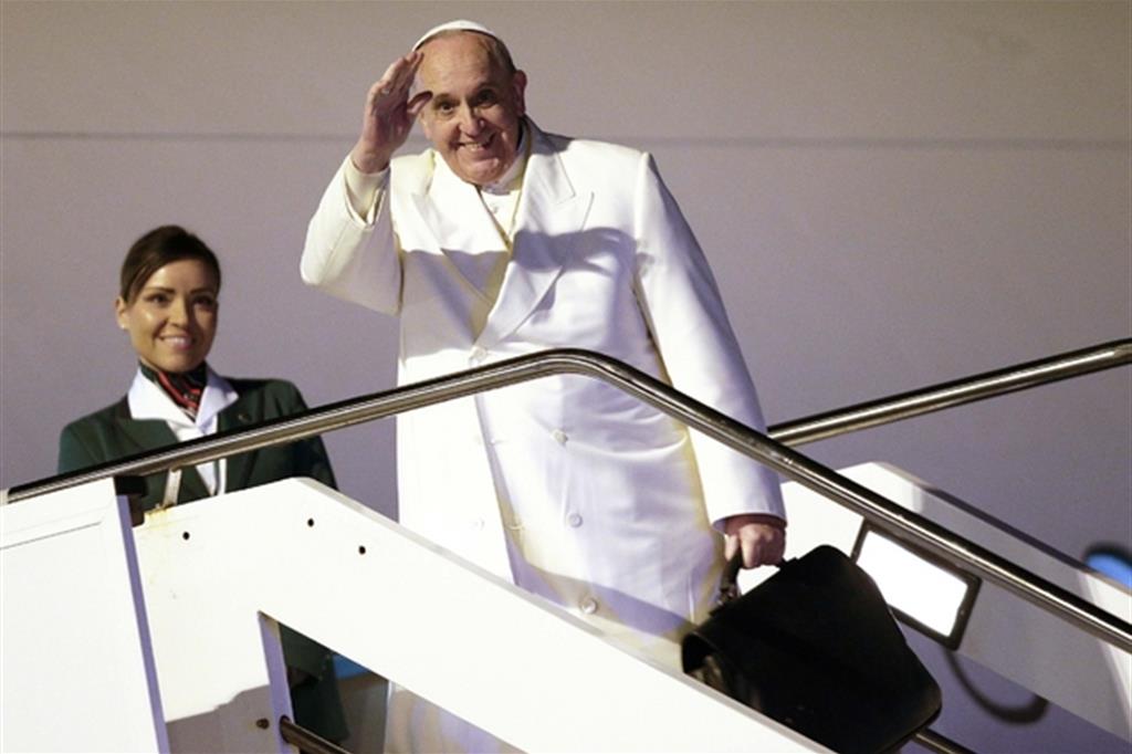 Il Papa in partenza per Sri Lanka e Filippine, 12 gennaio 2015 (Reuters)