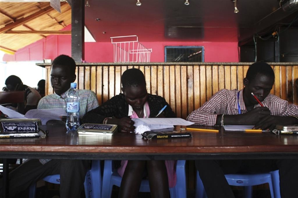 L'Onu: nelle zone di guerra un ragazzo su tre è analfabeta