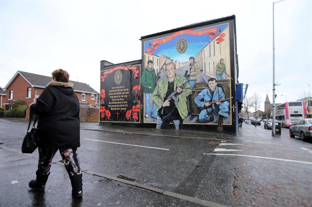 Un murale unionista a Shankill Road a Belfast (Ansa)