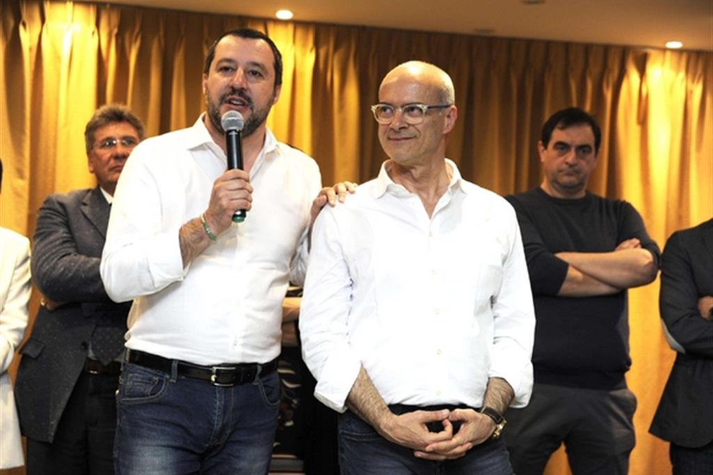 Il leader della Lega Matteo Salvini con il neo presidente della Regione Molise Donato Toma