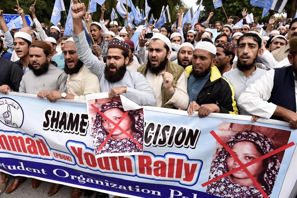 Islamisti in piazza contro Asia Bibi a Islamadab (Ansa)